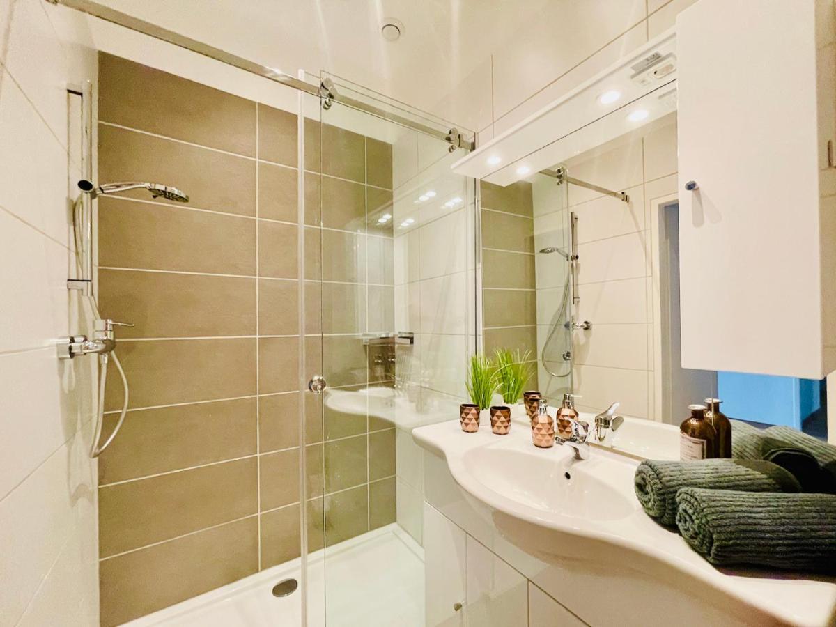 Colorful & Quiet Apartment In Beautiful Viennese Building Luaran gambar