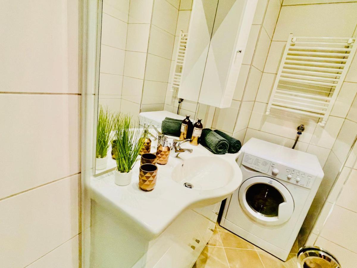 Colorful & Quiet Apartment In Beautiful Viennese Building Luaran gambar