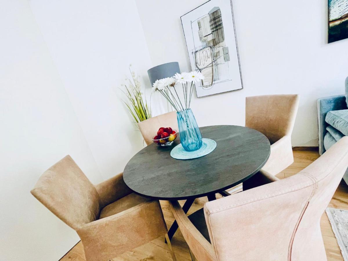 Colorful & Quiet Apartment In Beautiful Viennese Building Luaran gambar